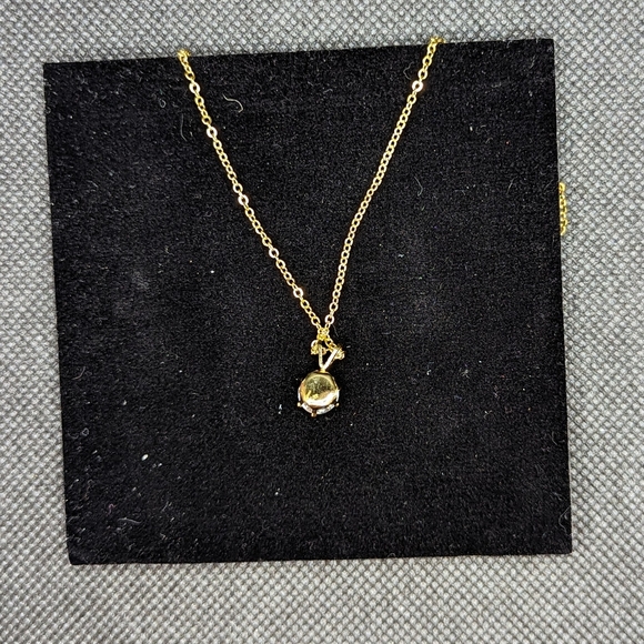 VanDoran Crystal Solitaire Pendant - Picture 4 of 4